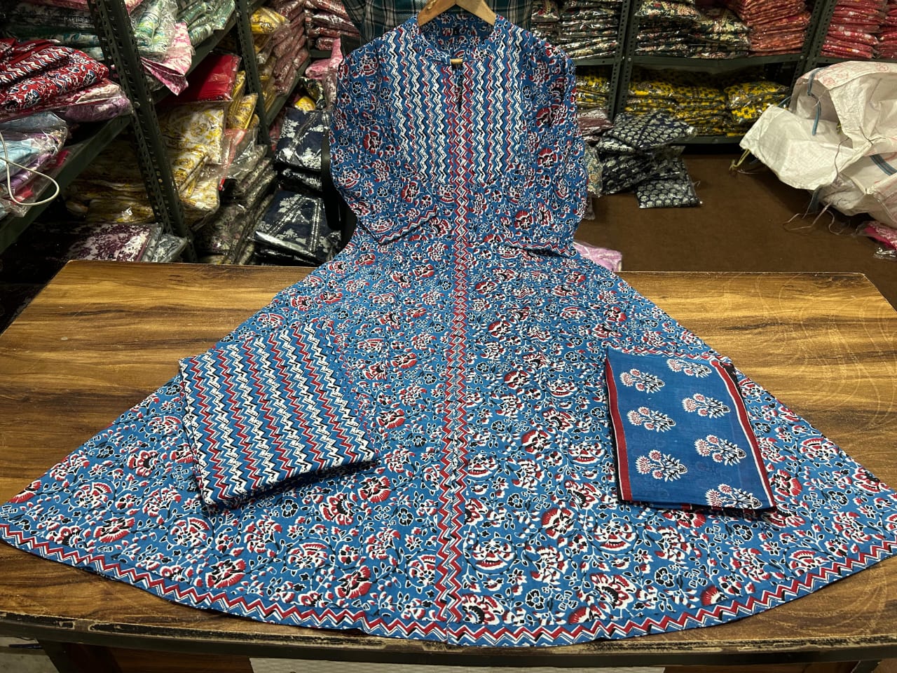 CHURIDAR SET